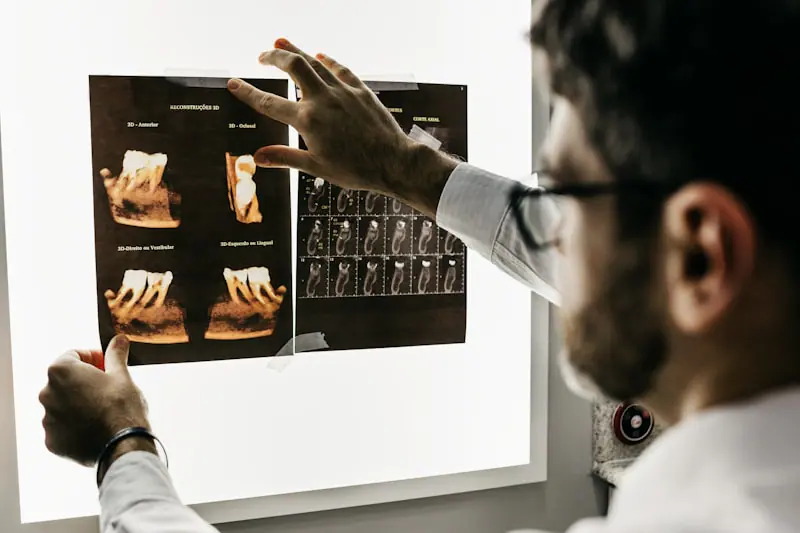 5 علامات تدل على أن طفلك يحتاج لطبيب أسنان