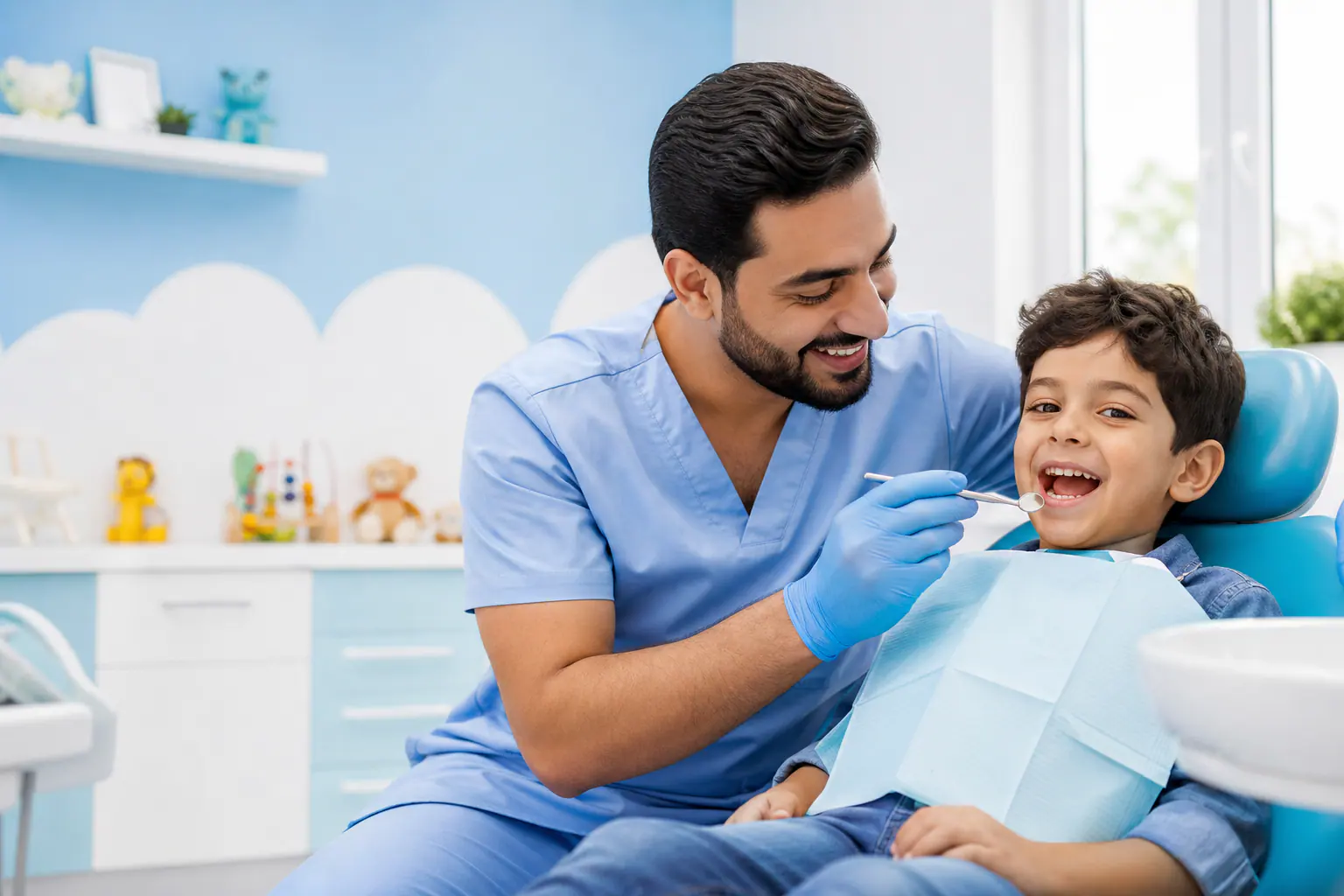 طب أسنان الأطفال — عائلة مع طفل في مركز الأهلي الشامخة أبوظبي